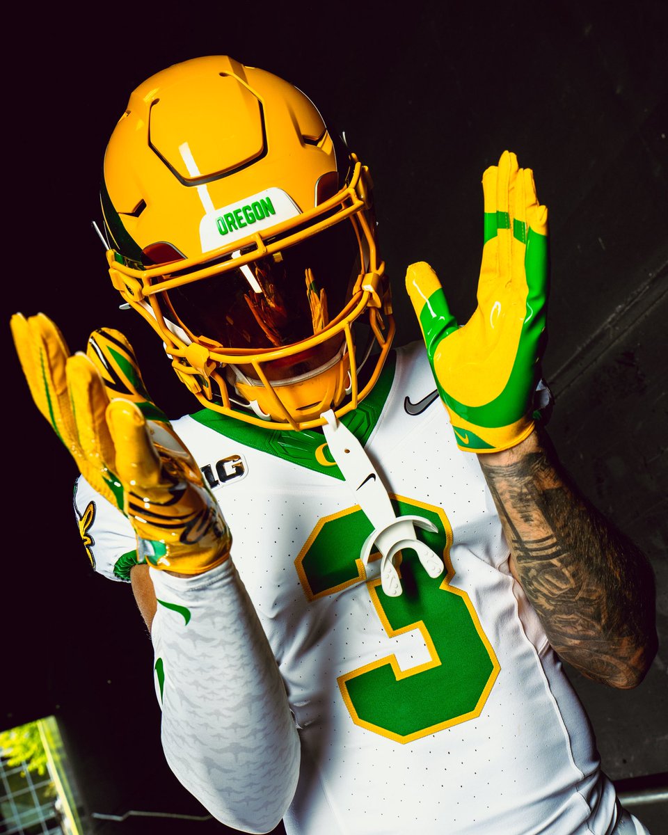 oregonfootball's tweet photo. 🟡⚪️ #GoDucks https://t.co/RLusmmiT5i