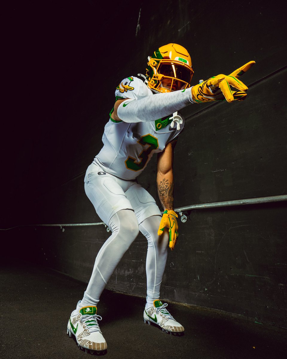 oregonfootball's tweet photo. 🟡⚪️ #GoDucks https://t.co/RLusmmiT5i