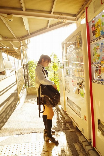 AshleyHuntrtqn's tweet photo. やっぱり朝はコーヒーが欠かせないなぁ。昨日買った新しい豆を試してみたけど、苦味が強くて私の好みじゃない。でも、出勤前のこの一杯が一日を始める私の小さな儀式。 https://t.co/1lUEVWcr9z