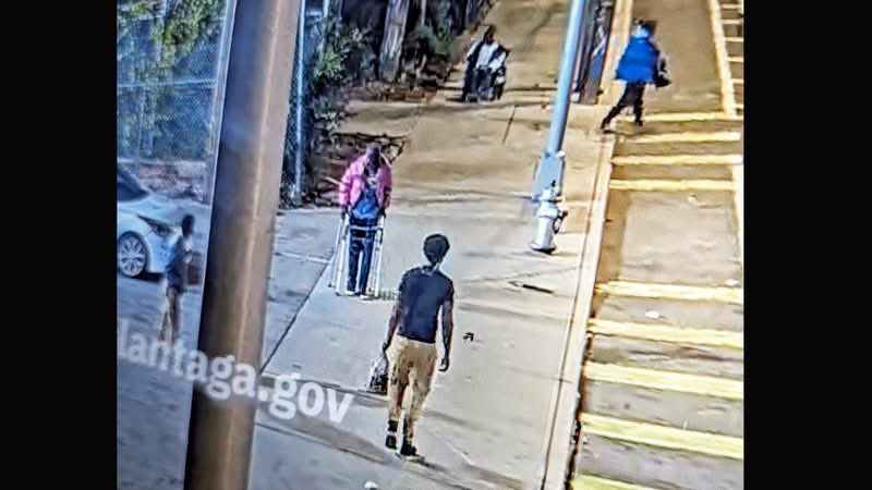 ScopeReport_'s tweet photo. FBI releases surveillance images of a suspect accused of throwing Molotov cocktail at a DHS building in Atlanta, offering up to $20,000 for information. https://t.co/CnzGmjOXWU