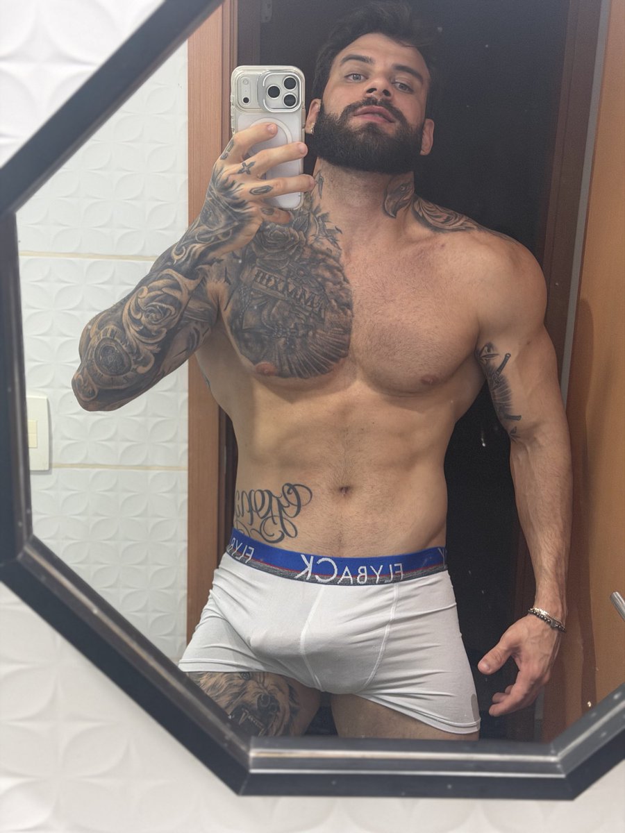 Gorillabranco97's tweet photo. 😏🤭🦍🙈 https://t.co/FTlGWwXy8Q