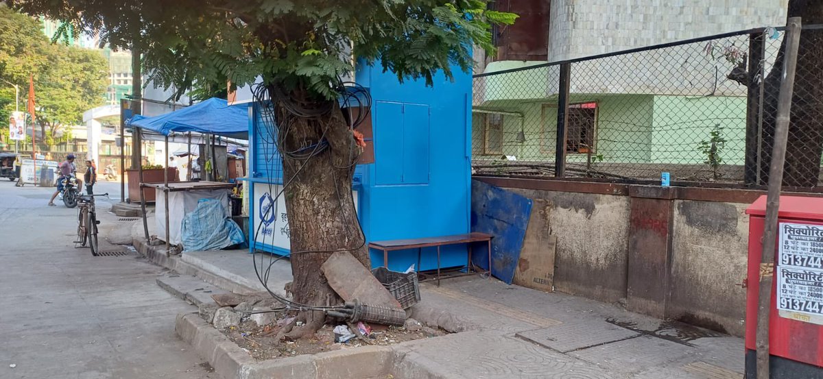 orlemkar's tweet photo. @richapintoi @mybmcWardPN
A makeshift steel container stall has been installed on the footpath at Fr. Justin DeSouza Rd, Orlem, occupying nearly 70% width and leaving barely enough space for a single pedestrian to pass.
Requesting necessary action to clear the obstruction. #PedestrianFirst https://t.co/0Szh8y8YbZ