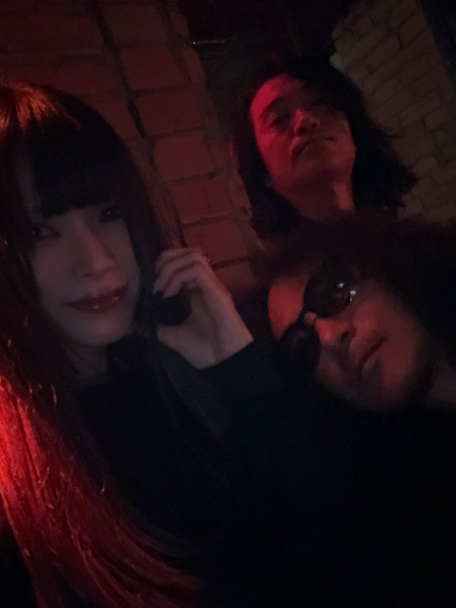 35left's tweet photo. 昨夜はThe Crown見納めてきました😭
最強でした🔥
最初から最後までずっとかっこよかった…
そしてフロアも最初から最後までずっとグルグルしてた…
終盤ちょっとウルっとしちゃった🥺

チビが頑張って撮った写真と、会場で会ったいつもの人達😊
#TheCrown https://t.co/Bv3hVizI4t