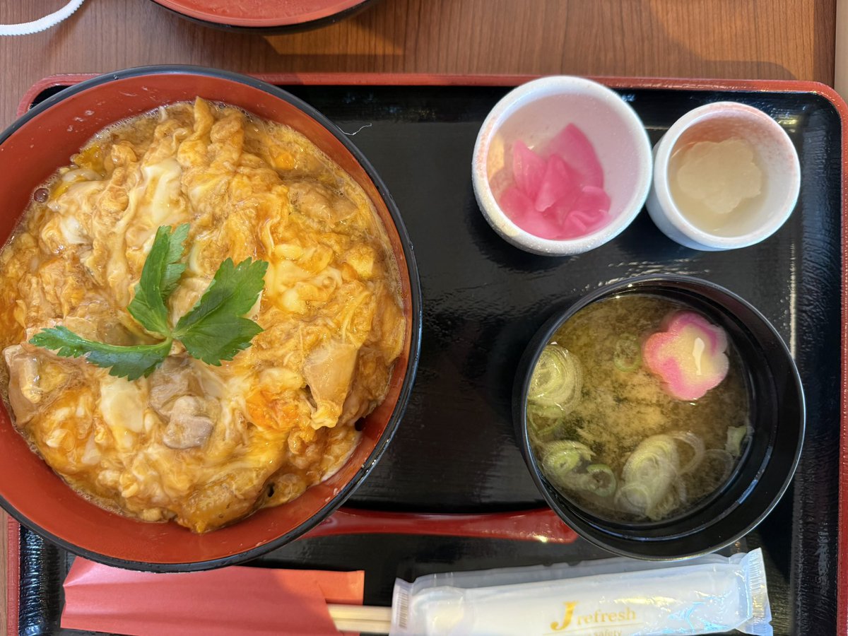 chee1415tarao's tweet photo. 比内地鶏親子丼、美味い！ https://t.co/XVNj8KKMtL