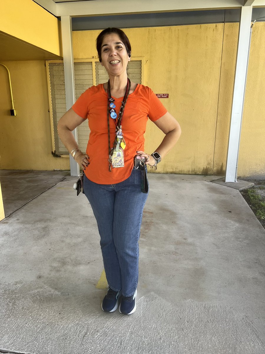 RobertRenick3's tweet photo. Today our Rattlers wore orange to prevent bullying in support of Unity Day, United for Kindness, Acceptance and Inclusion @MDCPSNorth @StdtSvcsMDCPS @MDCPS_MHS #UnityDay #NoBullying π§‘ https://t.co/sWK0Bbu1QB