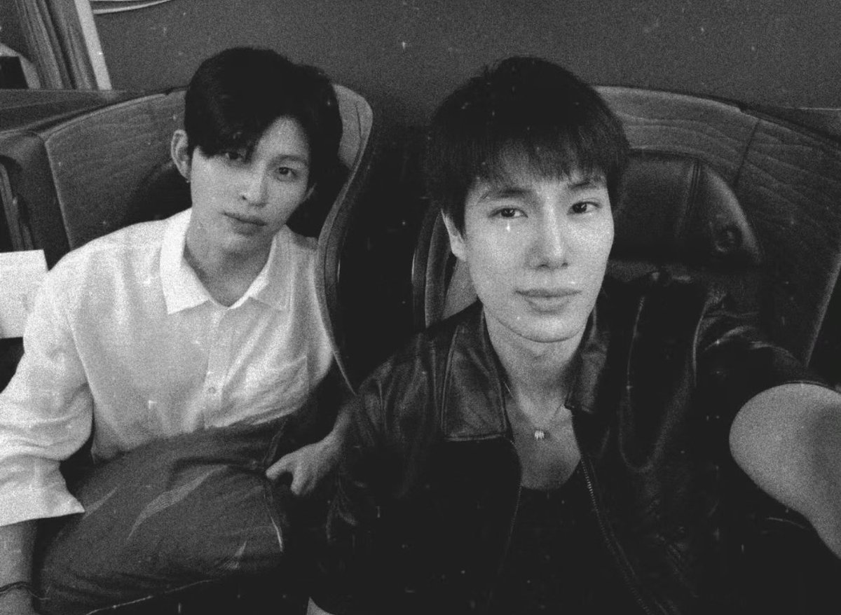 awboyy_'s tweet photo. แอค phuwintang กลับมาอวดแฟนแล้วเหรอ https://t.co/3DwRhuq5Zo