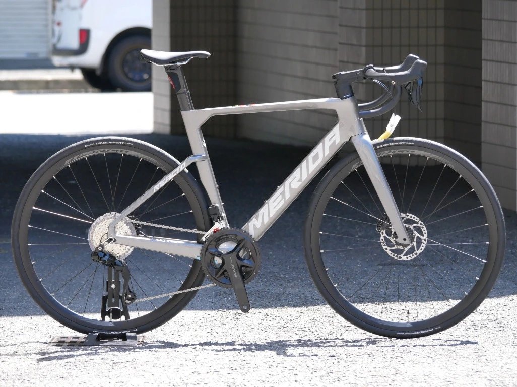 kanzakisenri's tweet photo. 【旧モデル大特価】MERIDA REACTO 6000 [2025]
Shimano 105 Di2搭載。空力性能と加速性能にこだわったエアロロードです！
👇セール価格はこちら
https://t.co/OkOfP4lJWD
#MERIDA #ロードバイク #リアクト https://t.co/0WJIstVK4o