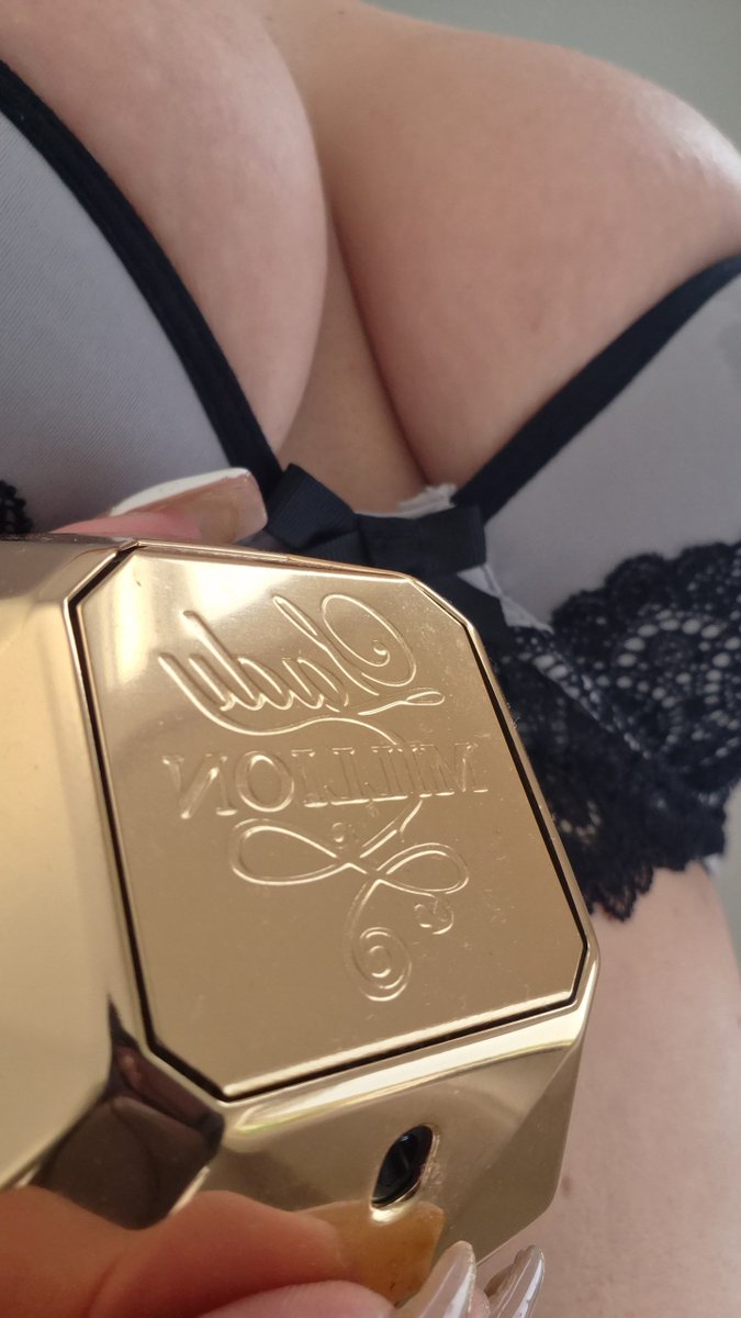AlreadyHis's tweet photo. Does My perfume match my bra...💋🔥?
#fyp #alreadyhis #Perfect #scent #sexy #her https://t.co/6h71FMLE6e