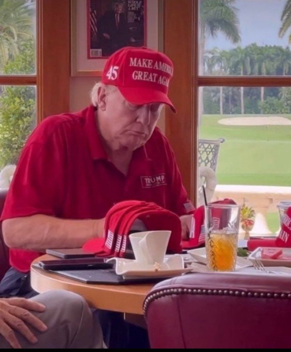 DCDrainoctr's tweet photo. 🚨BE HONEST: 

DO YOU BELIEVE DONALD TRUMP IS A GOOD MAN? 

A. YES 
B. NO https://t.co/er5BdbbWsB