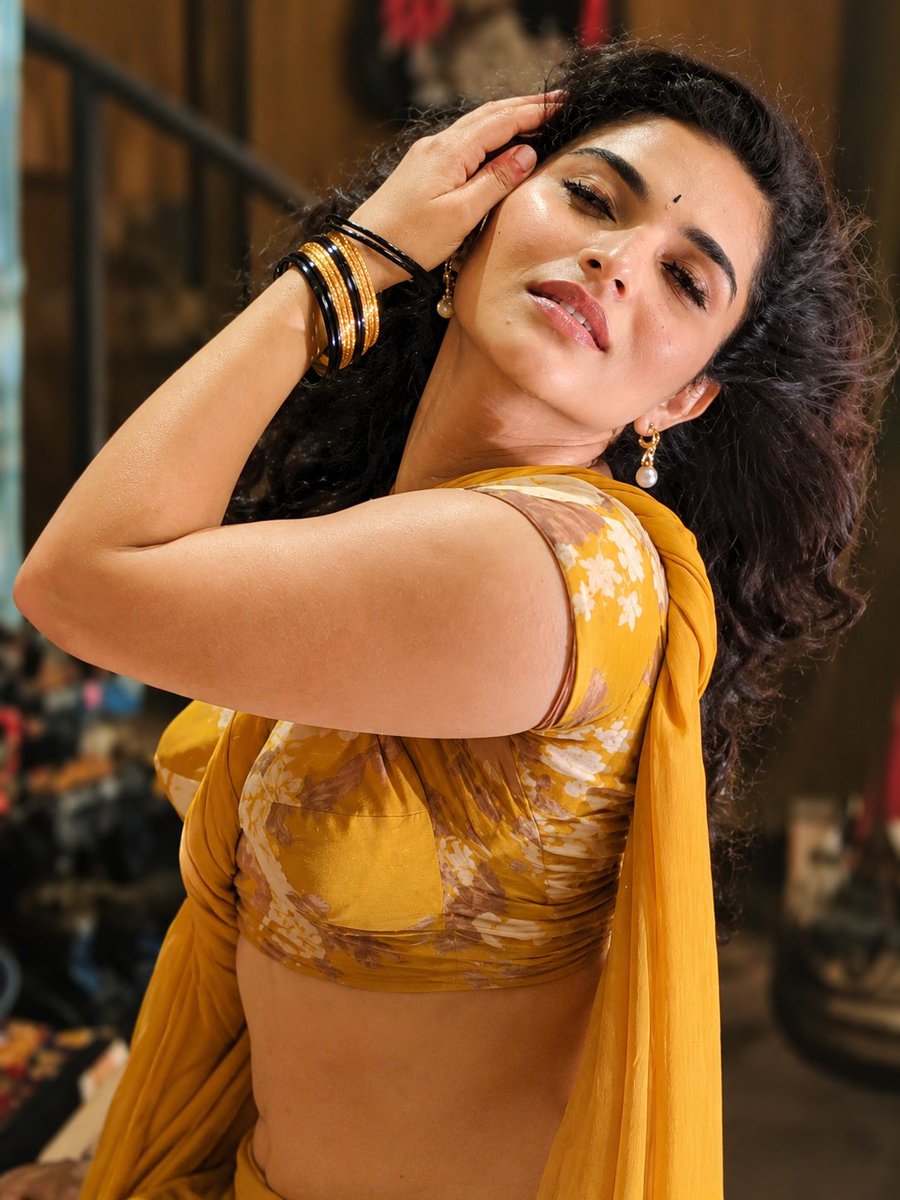 pravipe66ne6's tweet photo. Kaydu lohar Unbelievable Transformation Innum neriya venum cha Hansika mari bubblye Thoppule iruntha Iva rangeae vera🔥 https://t.co/FVcfgttPFg