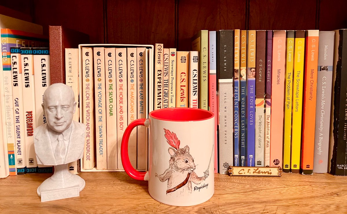 tolkienthoughts's tweet photo. All this Narnia talk is making me think it’s time to re-read the series https://t.co/vSActip7qk