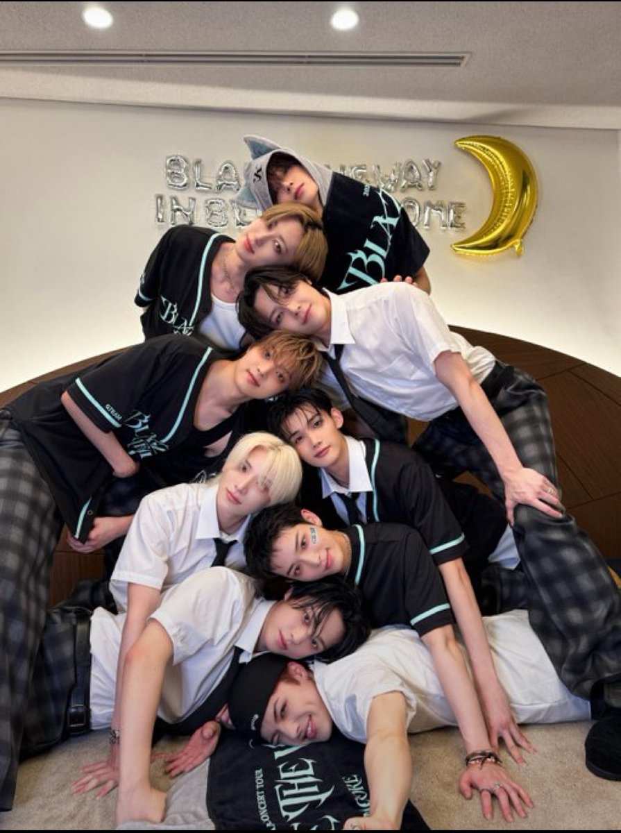 yocopy_lunen's tweet photo. 団子9兄弟
MAMA2026のステージ楽しみにしてる！

10.22 今日が投票最終日！

Vote for #andTEAM #2026MAMAVOTE https://t.co/2fzp051BE5