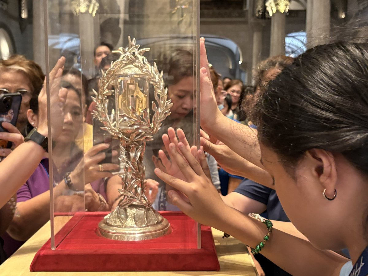 CathedralManila tweet picture