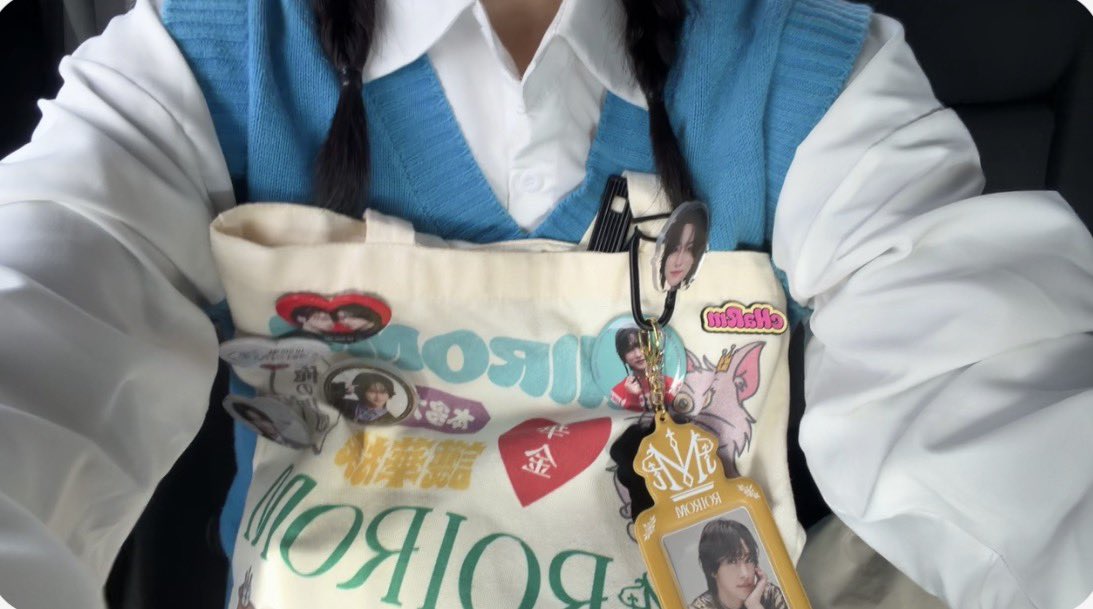 ubutc_'s tweet photo. 1限出てから行くから学校にこれで行くのさすがに強いか https://t.co/k2nKM8kDBK