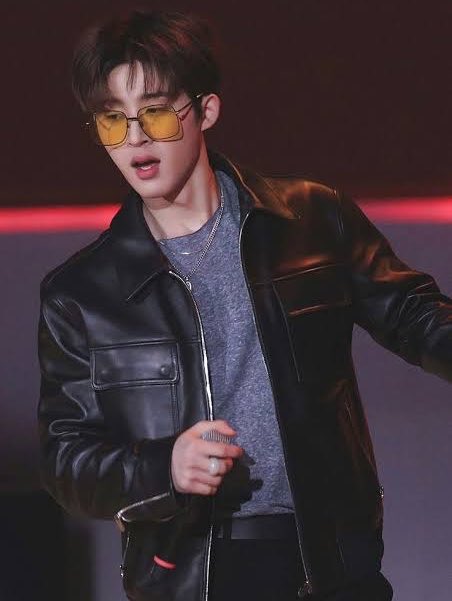 ChartUpdate_'s tweet photo. Happy 30th Birthday to B.I! 

The South Korean artist has continued to build his identity as a solo performer, songwriter and producer. https://t.co/TzItxU8EkK