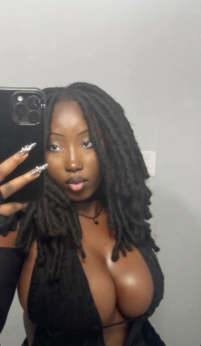 chocolategurl59's tweet photo. 4 of my best moments this year, and the locs never disappoint 😮‍💨🖤✨ https://t.co/W6B2G2ryh9