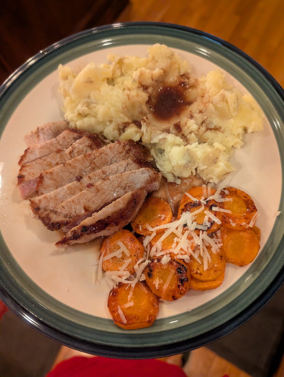 DefAMustRead's tweet photo. Balsamic and blackberry jam pan-sauce-glazed pork chop with mashed potatoes and Parmesan carrots 😁 https://t.co/9FYLeU3Jjx
