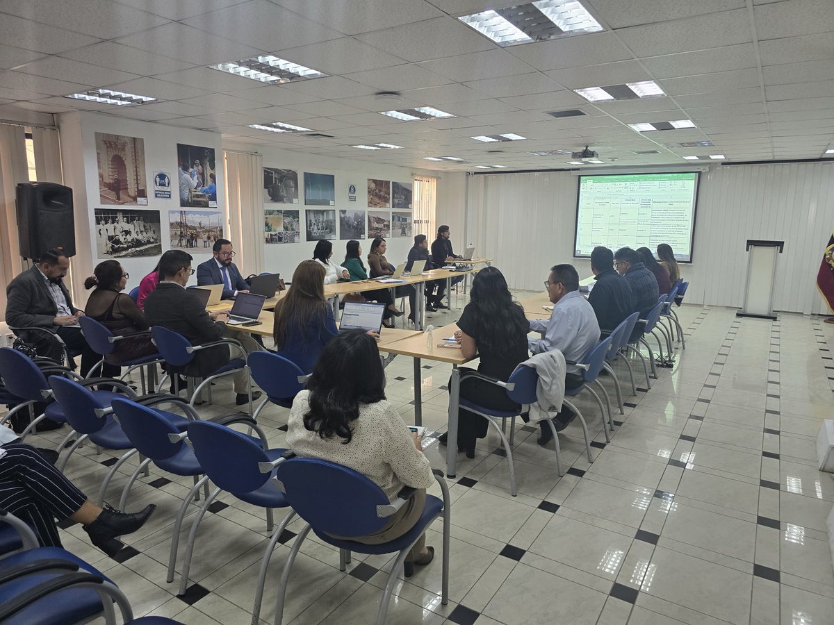 ARCH_Ec's tweet photo. 📢#ARCHInforma 

Participamos en una mesa de trabajo con el @EcuadorMAE y representantes de varias empresas #petroleras para socializar los nuevos formularios de información presupuestaria y obtener sugerencias, en el marco de las reformas aplicables al sector hidrocarburífero 🇪🇨 https://t.co/9UxOdb48Jj