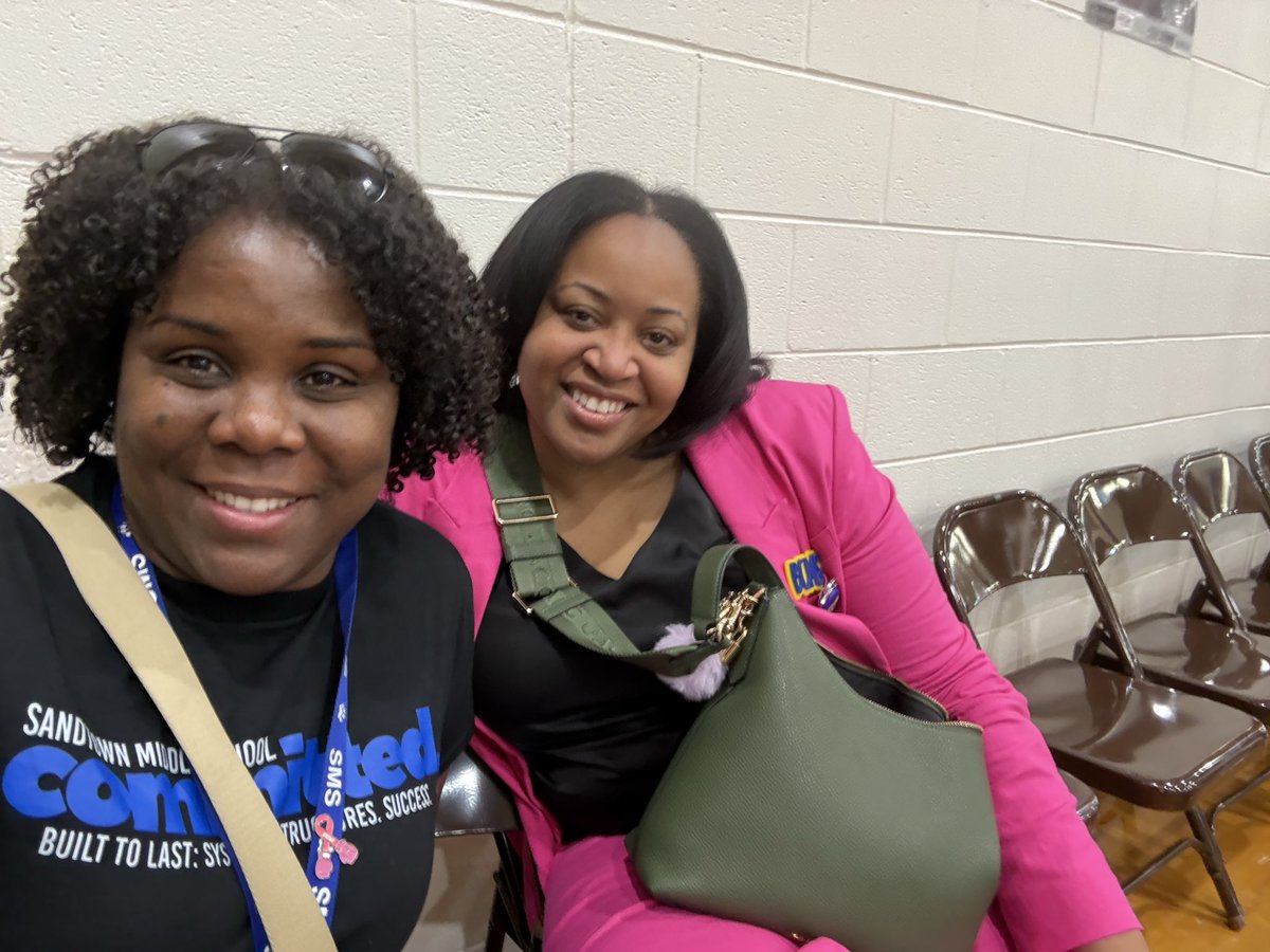Armstrong_BCMS's tweet photo. It’s always a good day when I get to see this beauty queen! SMS vs. BC volleyball game. @BearCreekMS @SandtownMS https://t.co/Kg2cZxLkni