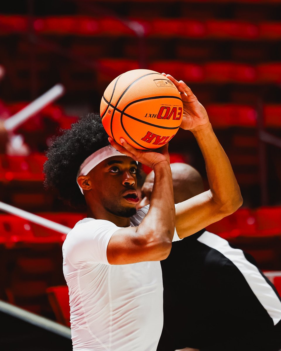 UtahMBB's tweet photo. Time to play basketball 🏀 

#GoUtes https://t.co/bkwMLLCdIB