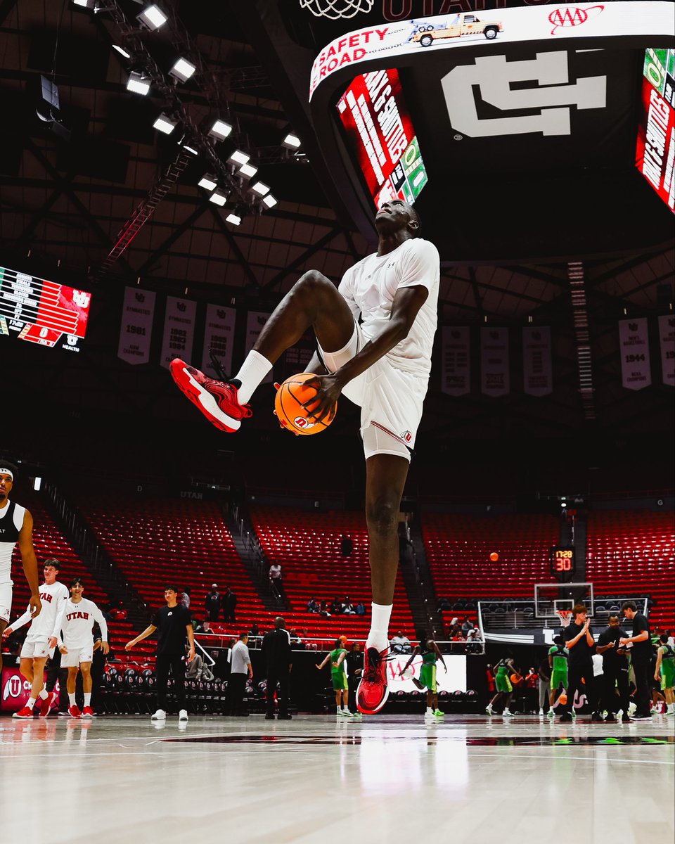 UtahMBB's tweet photo. Time to play basketball 🏀 

#GoUtes https://t.co/bkwMLLCdIB