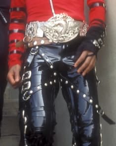 mjmusee's tweet photo. the thigh belts were so fucking cunty https://t.co/BKicr94Tcm