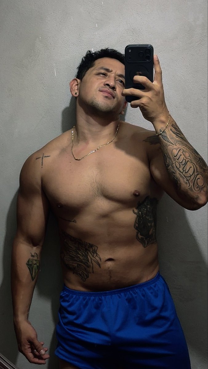 MijailAvipe's tweet photo. Dia de descansar solo estar en cama y dormir 🦍 https://t.co/nLQ1xQx2Ov