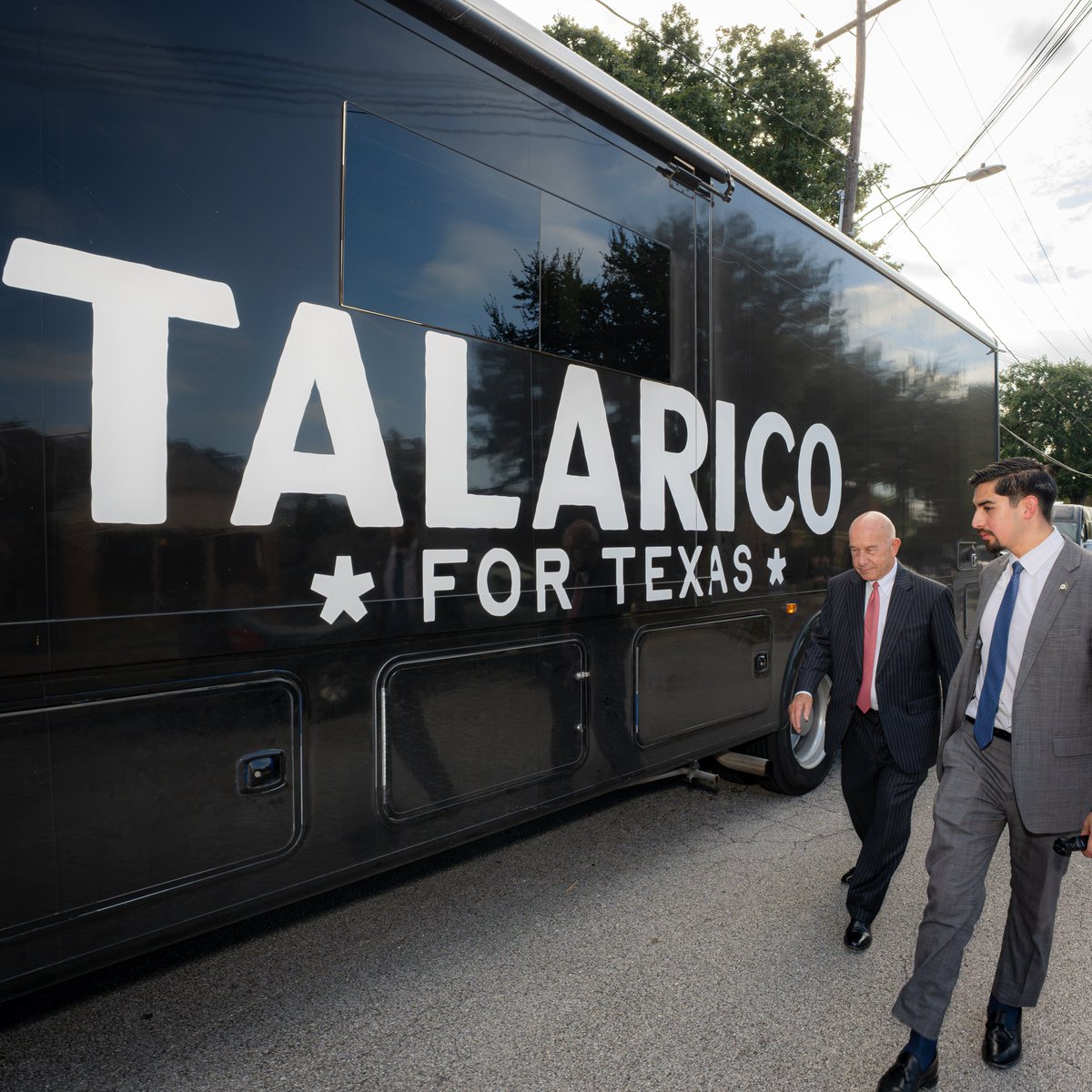 whitmire_john's tweet photo. Pleased to welcome my longtime friend and former legislative colleague, @jamestalarico, to Houston. I look forward to collaborating with him as U.S. Senator, as we did in the Texas Legislature. https://t.co/XvikDKDTMH