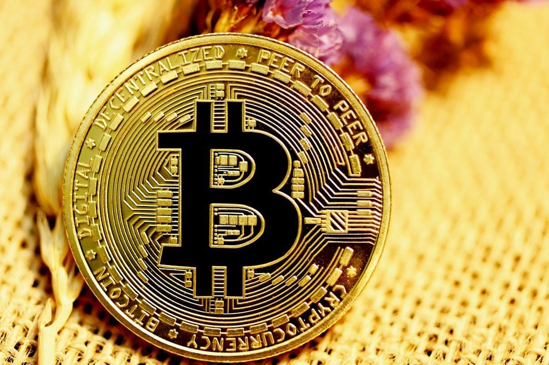 spartangrayhat's tweet photo. 🚨 $BTC ETF inflows surge 300% in Q3, signaling institutional adoption growth. On-chain data shows 70% of global liquidity now resides on-chain. #Trading #Crypto #Binance https://t.co/1ZkLKkwHa0