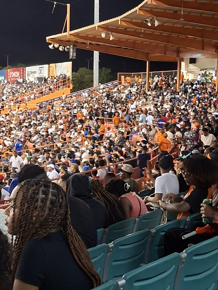TOROSFANS's tweet photo. Aprendan vecinos....

Miércoles por la noche, partidos consecutivos. https://t.co/SecUu01cV8