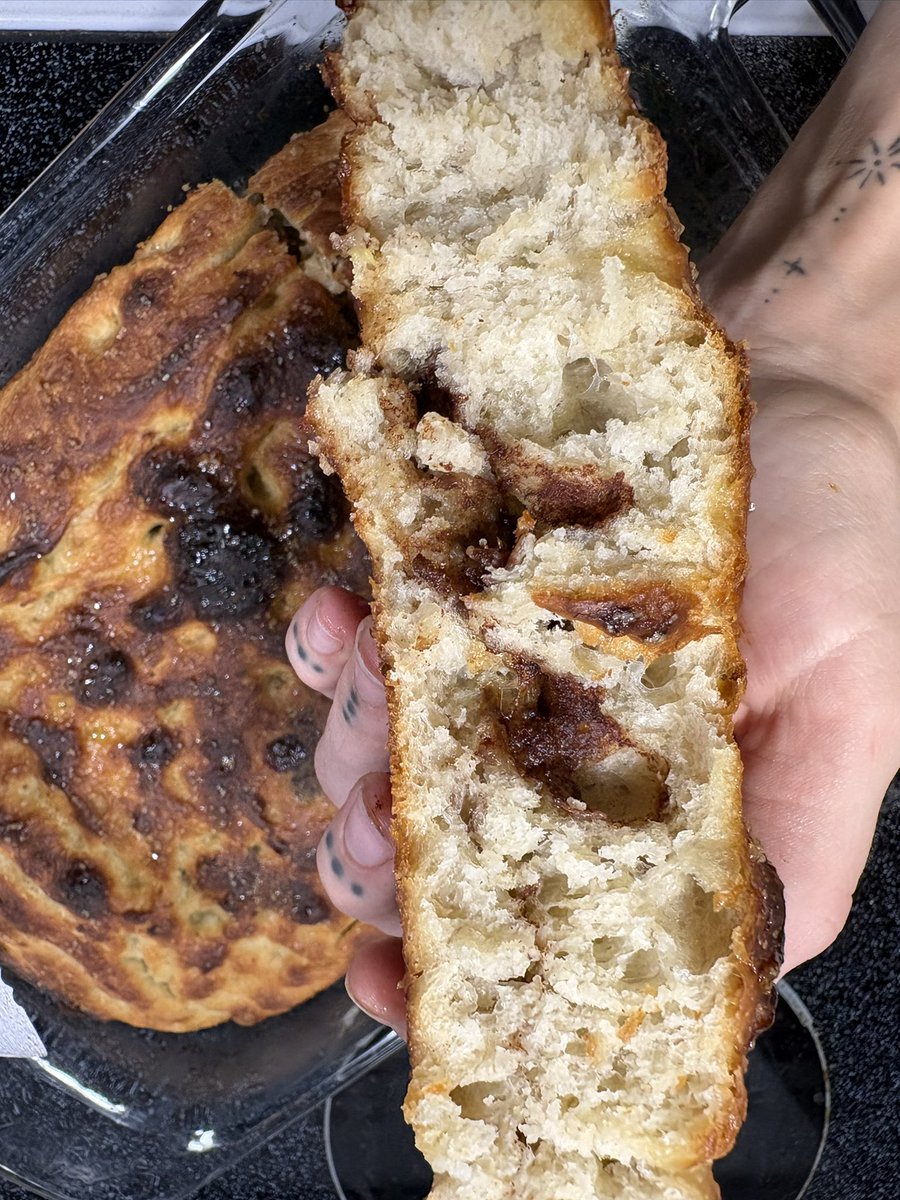 orchifae's tweet photo. I made cinnamon banana focaccia bread with cream cheese frosting dip 🍌🤍 https://t.co/OYcyuDJr2O