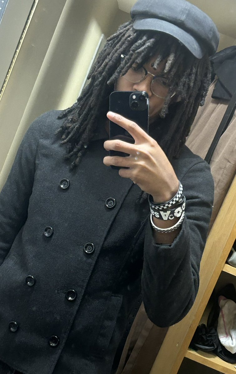 shrinescurse's tweet photo. the weather is finally cold enough again for me to be miserable in peace https://t.co/51PMURVVMQ