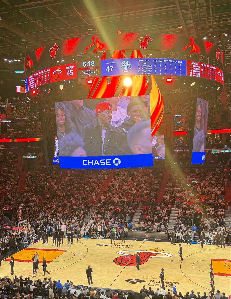 AlexMSolana's tweet photo. Greatest #6 in Miami Heat history is in the building for the Giannis debut. 

The 🐐 Mario Chalmers @mchalmers15 https://t.co/2dHRWWE2s2