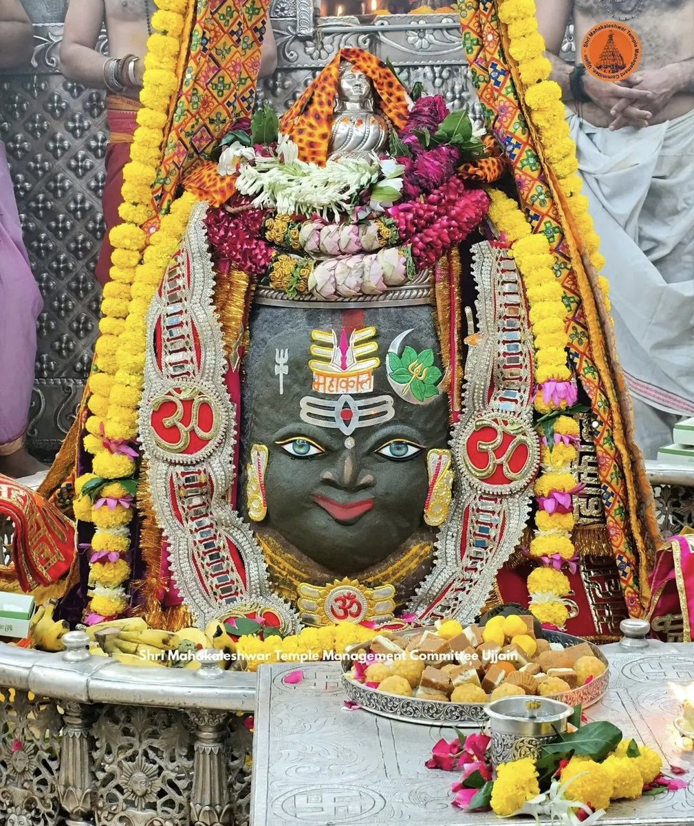hansraj965's tweet photo. ┈┉┅━❀꧁꧂❀━┅┉┈
🙏🌹 #जय_श्री_महाकाल 🌹🙏
श्री महाकालेश्वर ज्योतिर्लिंग जी का #भस्म_श्रृंगार_आरती दर्शन।
 22 अक्टूबर 2026 , गुरुवार। 🌹 🙏 
┈┉┅━❀꧁꧂❀━┅┉┈
@narendramodi
@CMMadhyaPradesh
@DrMohanYadav51
@ujjain_live
#Ujjain https://t.co/2qt36nyhn4