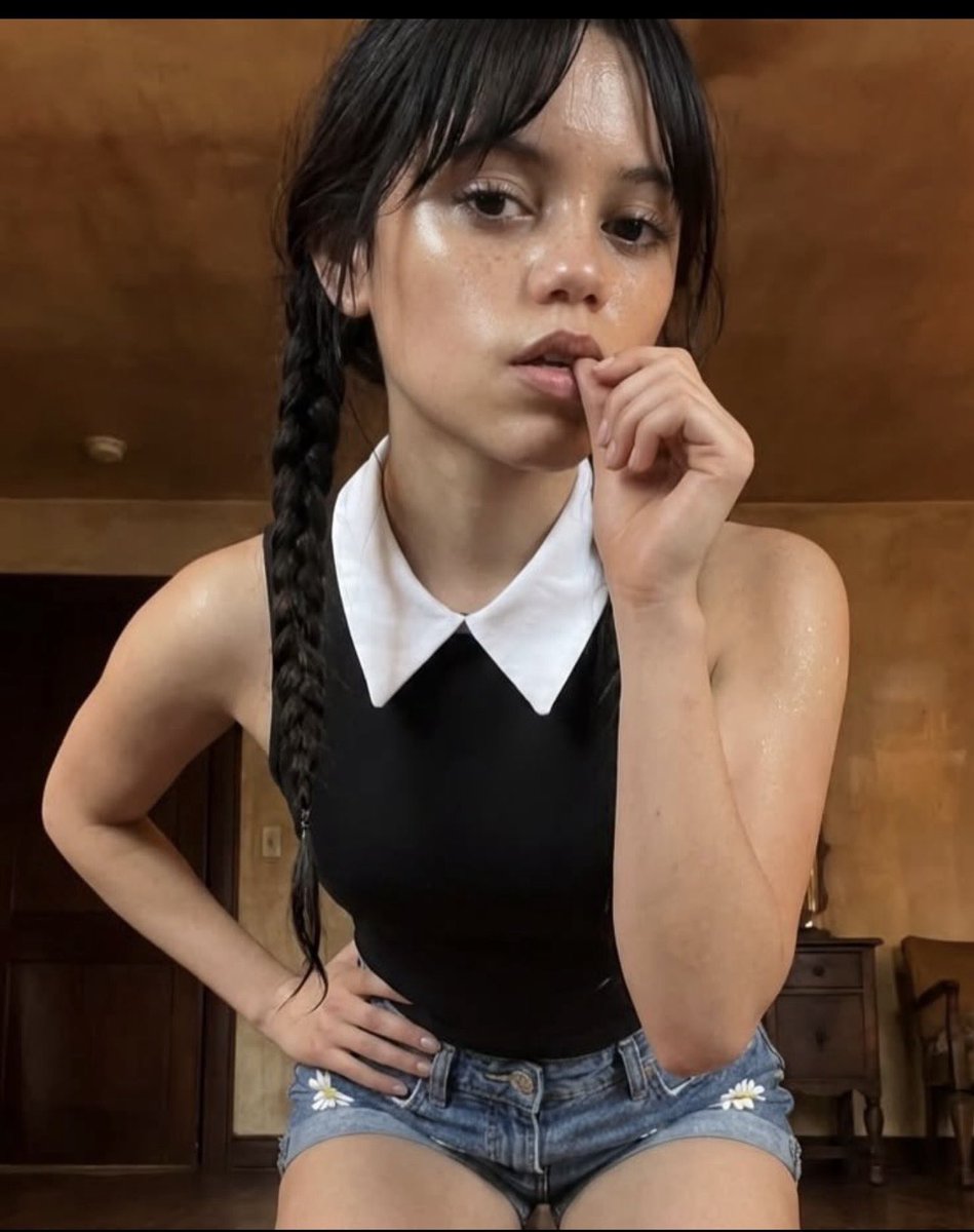 StarJennaOrtega's tweet photo. 🌹🌹❤️❤️ https://t.co/sJBvSx9DeL