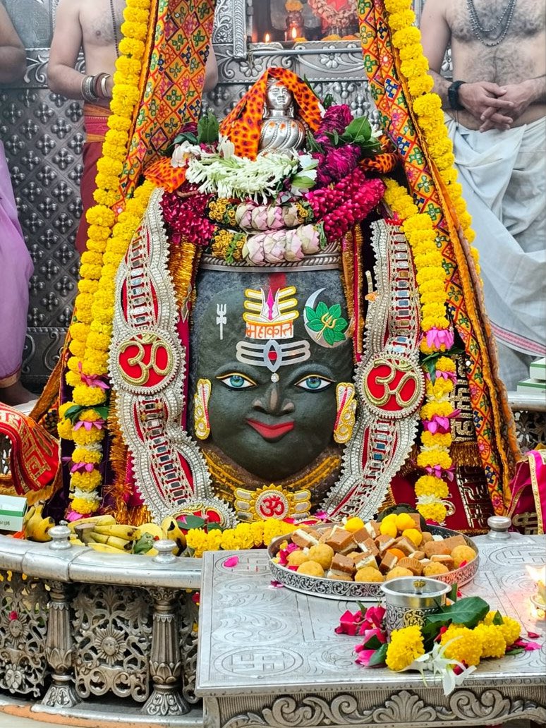 12Jyotirling's tweet photo. श्री महाकालेश्वर भस्म आरती दर्शन | 22.10.2026

Shri Mahakaleshwar Bhasma Aarti Darshan | 22.10.2026 https://t.co/Rhe3stG57b