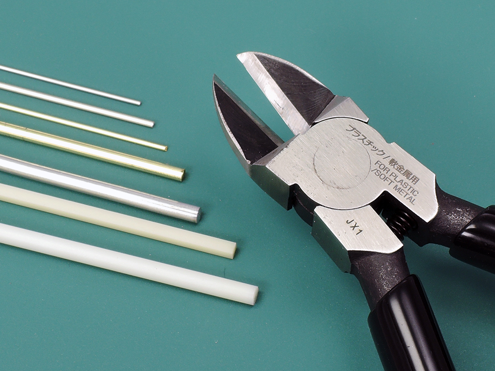 tamiyainc's tweet photo. #タミヤクラフトツール 模型製作では金属のカットが必要な場面も多くあります「クラフトニッパー」はプラ材からアルミ、真ちゅうなどの軟金属まで鋭い切れ味でカットできる中型ニッパーです｡RCカーやミニ四駆の強化樹脂パーツのゲートカットにも最適。刃部に高周波焼き入れを施した特殊鋼製です。 https://t.co/PiMYSCrF4l