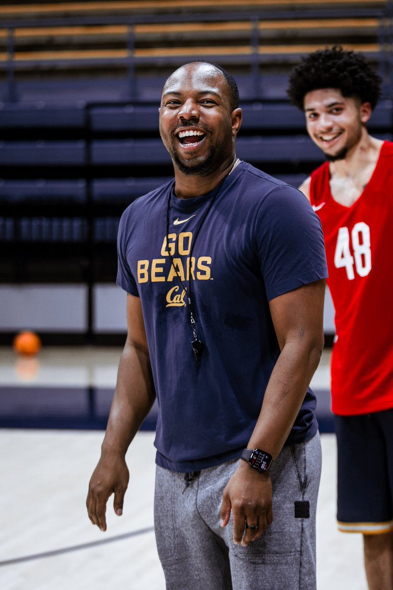 CalMBBall's tweet photo. Happy birthday, @CoachMoses_!

#GoBears | #ThroughAndThrough https://t.co/n0GoIh488V
