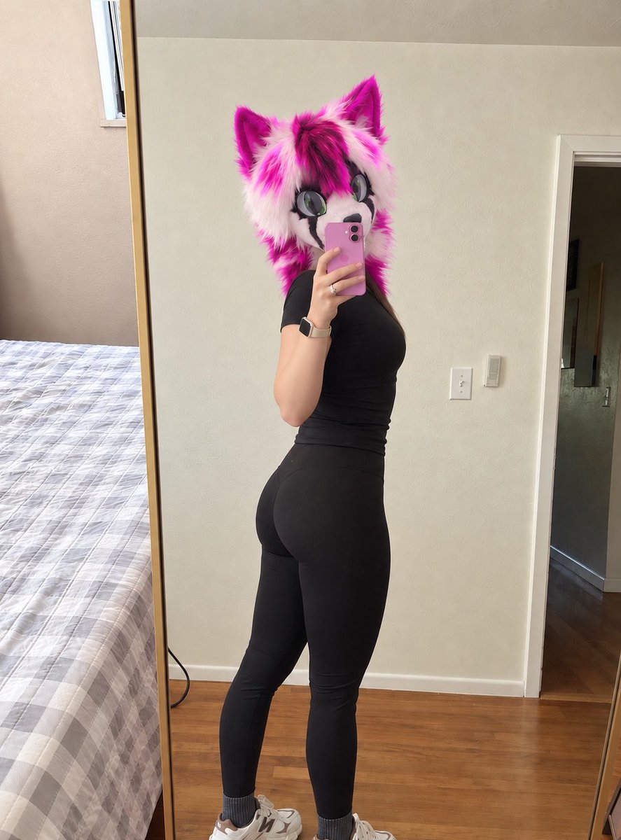 Dvixenq's tweet photo. hehe~ just a fluffy little cutie looking for attention
#Furry #fursuiters #yiff #murrsuiters #murrsuiter #goongang #Subbmasive #furry #Kitty #Submissiveㅤ https://t.co/b1tbitkz6X