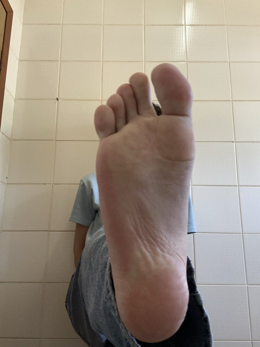 MASTERCASH22cm's tweet photo. Cadelinha que só olha e não paga não merece nem um ‘oi’, porra. 🐾💸

#dom #malefeet #findomfeet #feetfetısh #FeetInSocks #SockFeet #Socks #FeetFetish #FootFetish https://t.co/MTKOO3ZTZJ
