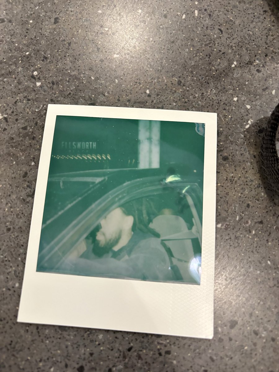 ZoeKeeley31's tweet photo. @KingOfQueenz any way to get this signed in Paris? https://t.co/skFIqcRXPe