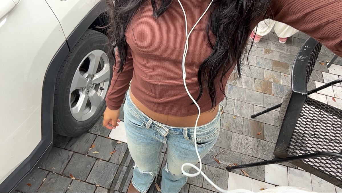 scarlettscsrs's tweet photo. this outfit would look so much better if i was thinner bro im irritated GIVE ME A FLAT CHEST NOW!!!!! https://t.co/B0am6HXXts