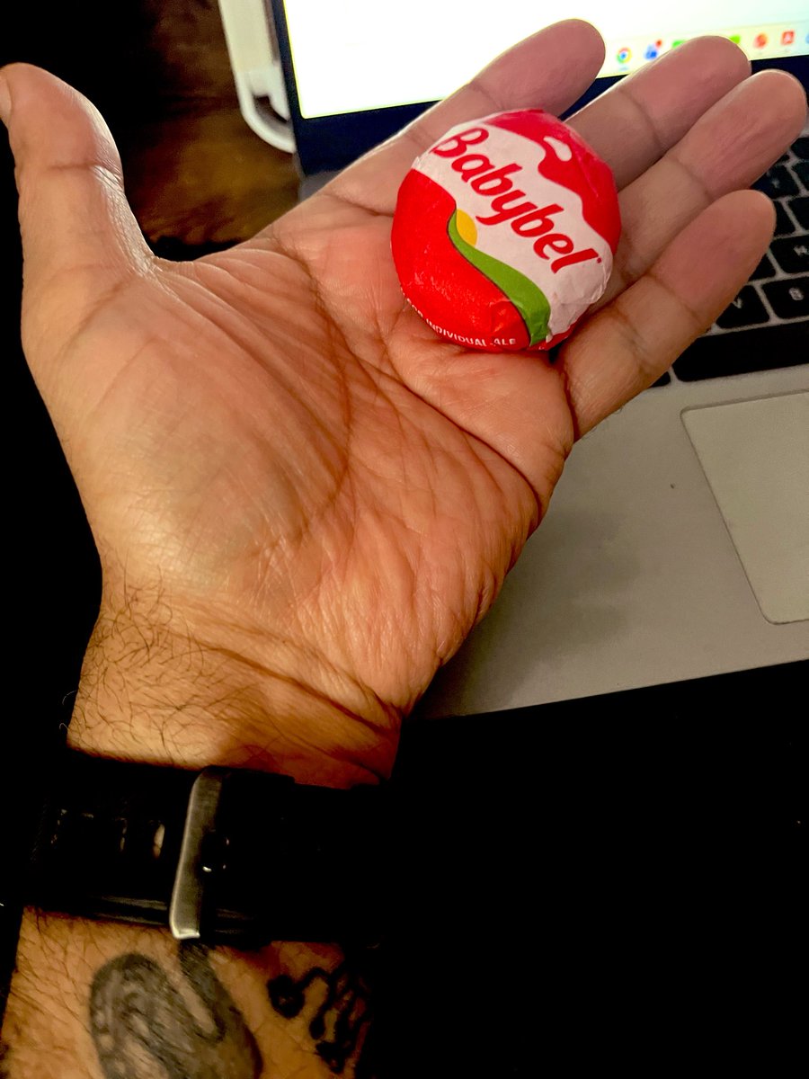 LLulash's tweet photo. Me maman estos quesitos #Babybel 🧀 https://t.co/b3OB5RJsI1