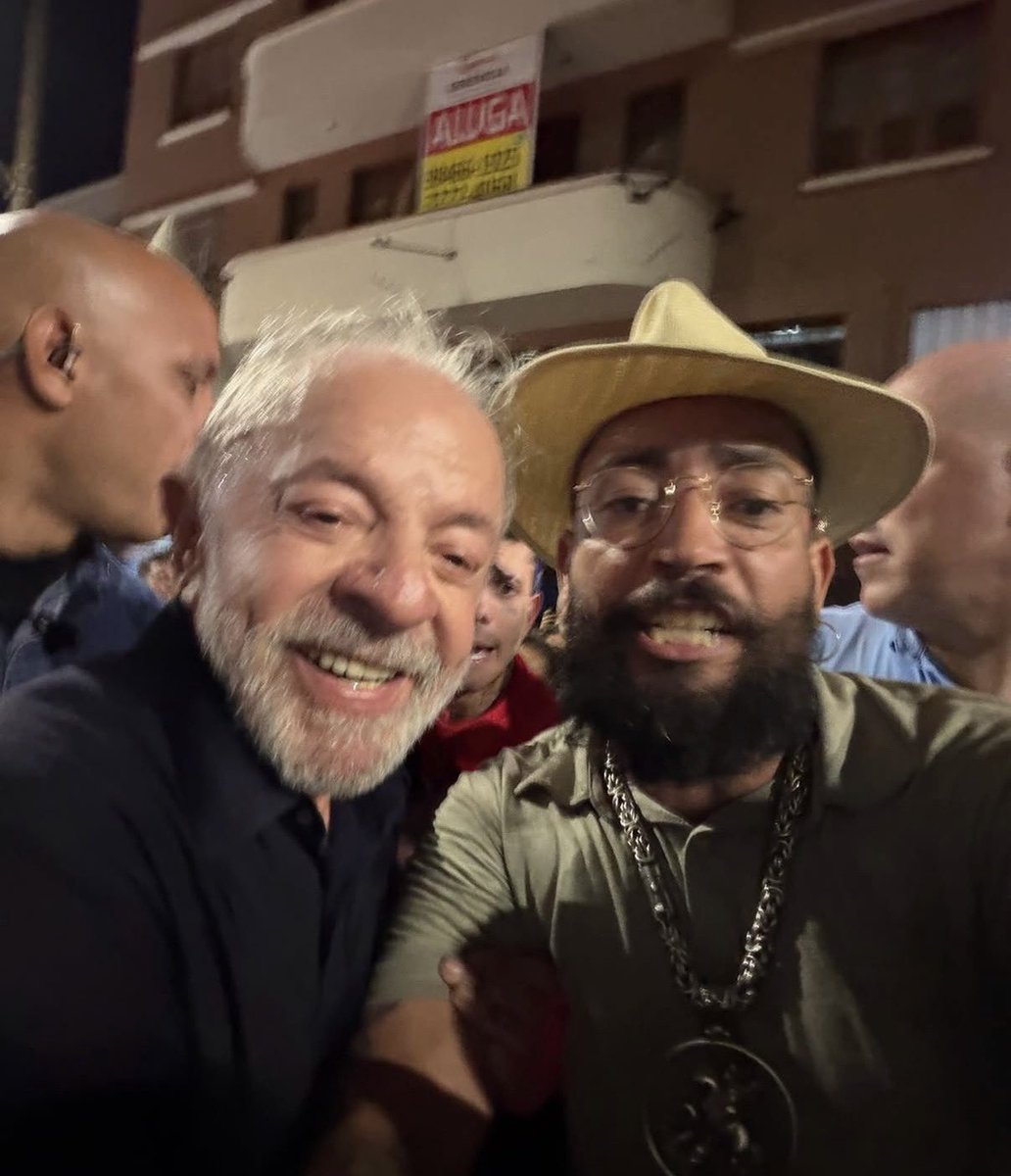 npsidoka's tweet photo. segurança fdpta 
tentou me tirar da foto com lula e fbc 
mas 
hoje não
troxa https://t.co/FaqfophHlH