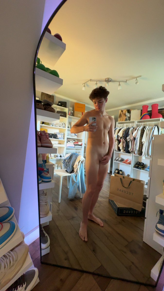 luxgetswild's tweet photo. So many clothes here but I don’t wear any https://t.co/wKyc1hBtg4