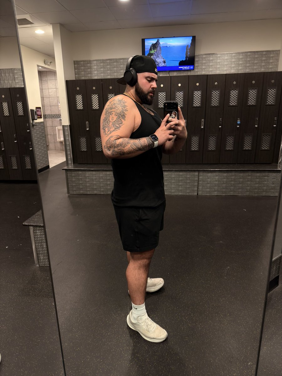 Southernpapi96's tweet photo. Before the pandemic hit / now https://t.co/ULtMgLD0XE