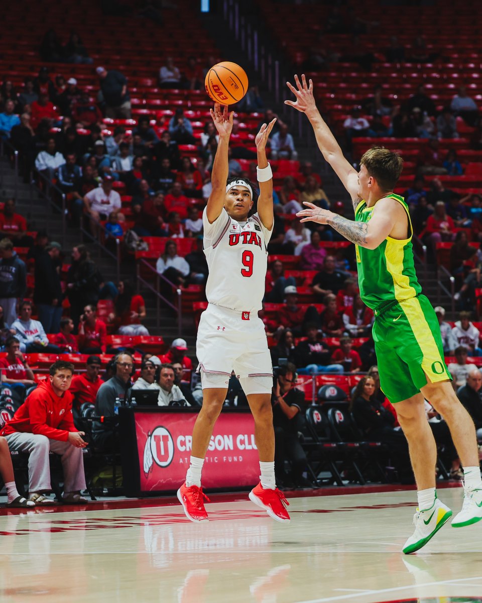UtahMBB's tweet photo. Feels good to be back home 🏠

1H  |  10:09  |  Utah 15, Oregon 21

#GoUtes https://t.co/iaNJWnTxm3