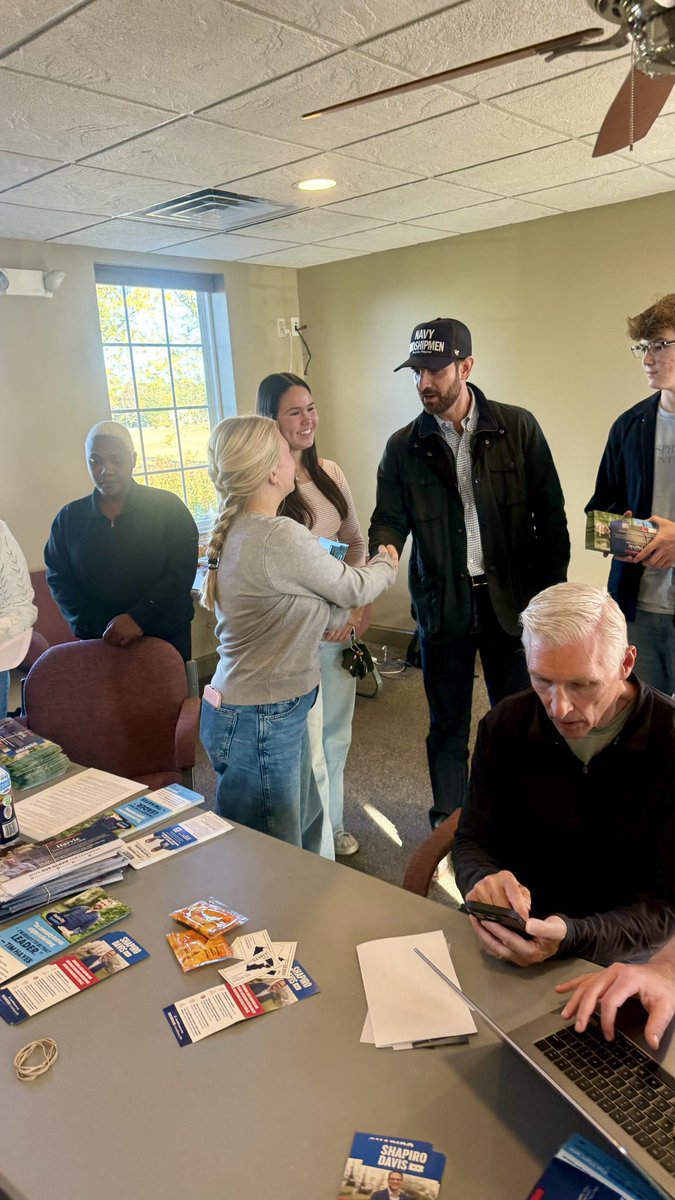 ChrisForPA's tweet photo. Folks in Bucks County are fired up to elect @Bobharvie_PA01 and @TimHayesPA!

Voters around here know that Republican politicians have only made life more expensive. We need fighters like Bob and Tim to help us break the corrupt power ripping us off so we can restore the American Dream.