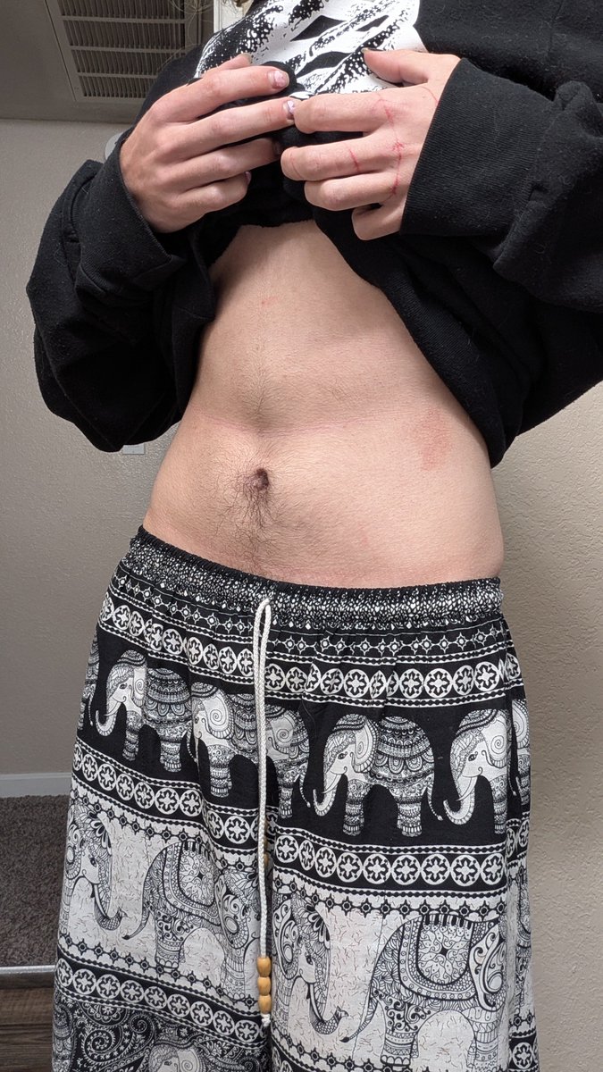 ghostikkin's tweet photo. I'm gonna try to take as much water as possible today. The end goal is 4 liters but I've never done more than 2.5 maybe 3. I'll keep y'all updated on this belly inflation!😝 https://t.co/mICSMqh8aa