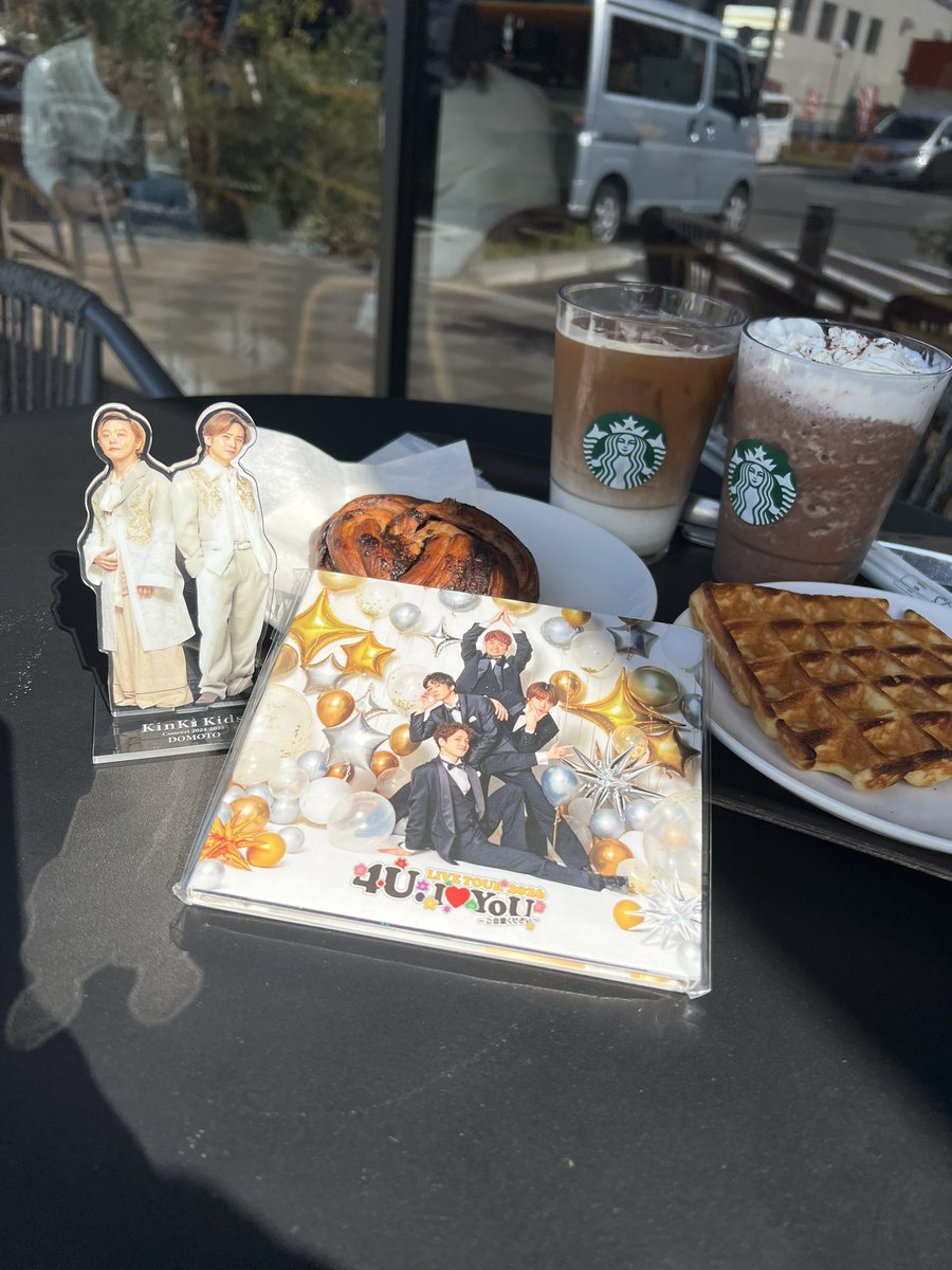 sakura_suima's tweet photo. 誕生日おめでとう、私🤭🎉🎂
毎年恒例のHBDモーニングスタバ☕️
今年は🐶×2と母と一緒に😁
オタ活も忘れずに🤗 https://t.co/txor8AuquB